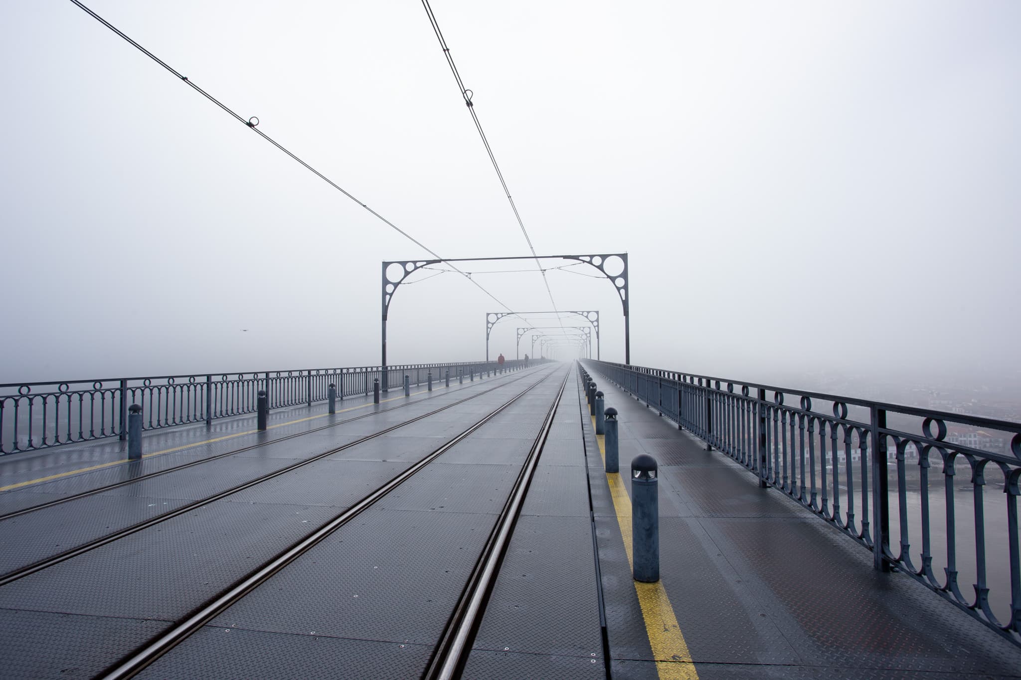 Porto · Between Mist & Gold